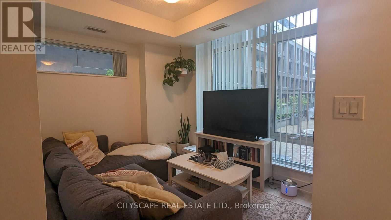 330 - 525 ADELAIDE STREET WEST Image 24