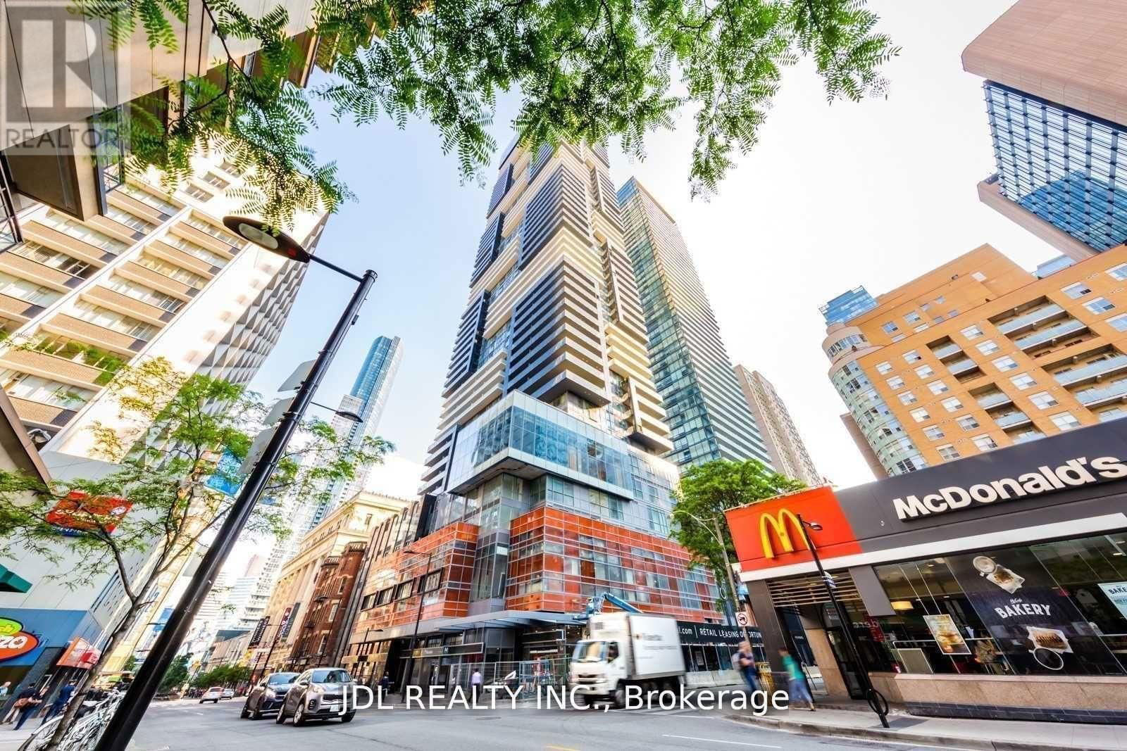 1007 - 7 GRENVILLE STREET Image 1