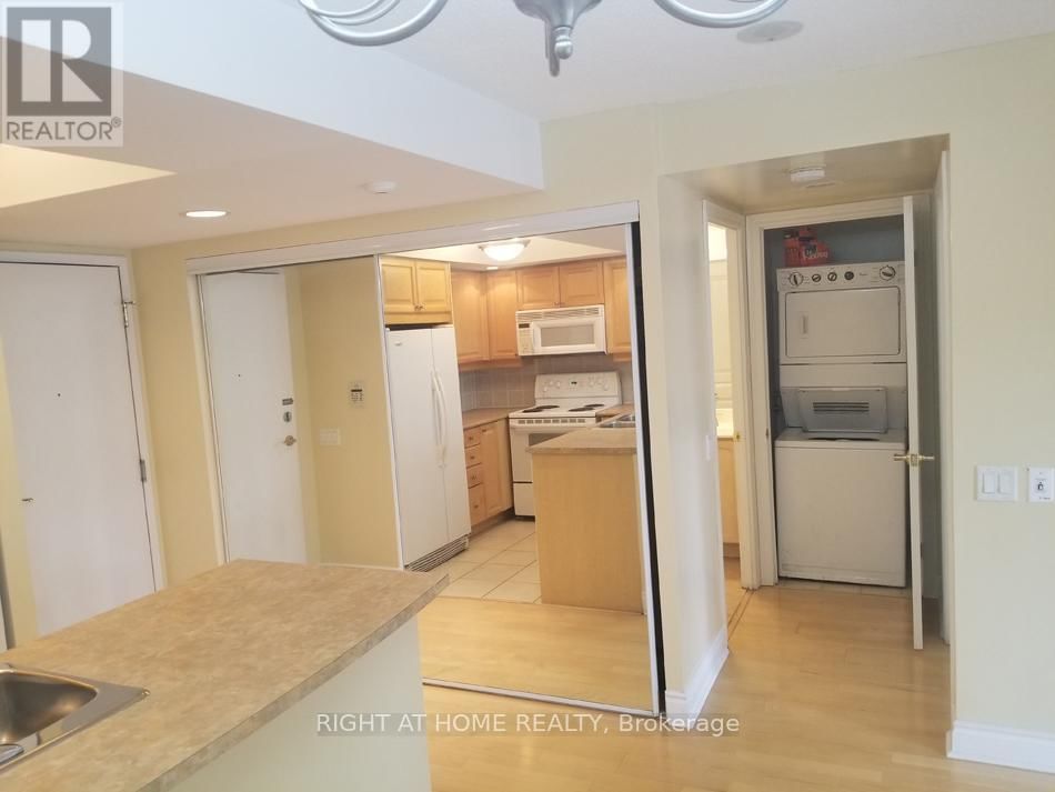 1716 - 15 NORTHTOWN WAY Image 10