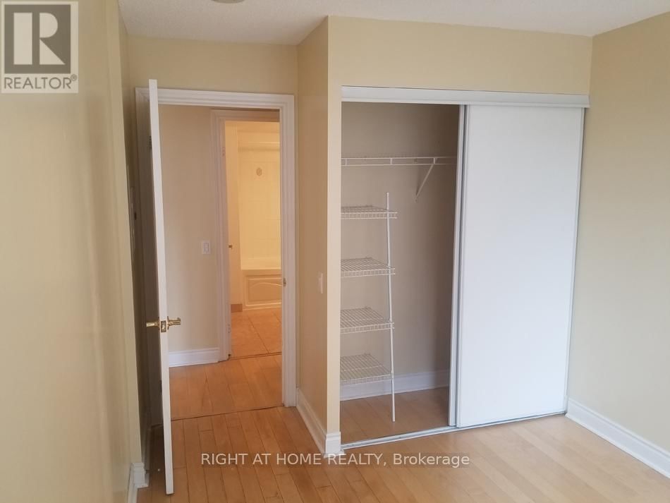 1716 - 15 NORTHTOWN WAY Image 12