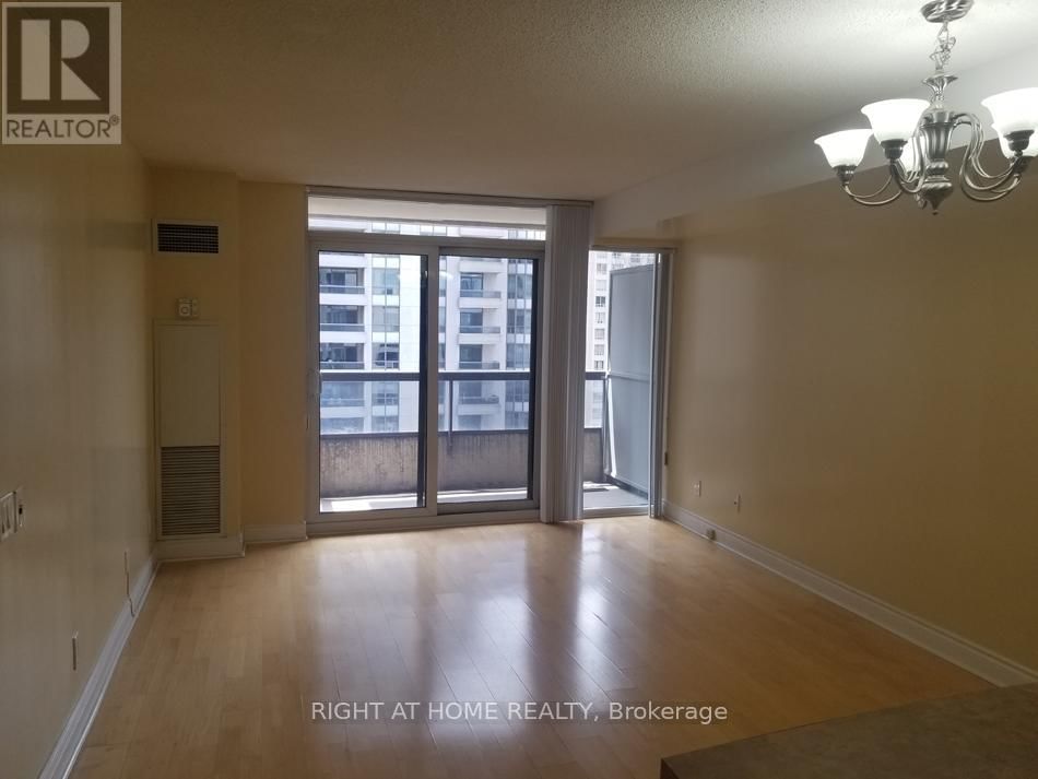 1716 - 15 NORTHTOWN WAY Image 2