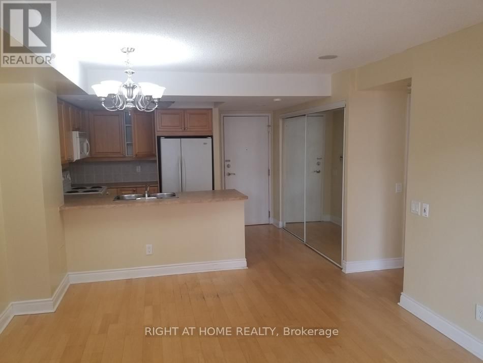 1716 - 15 NORTHTOWN WAY Image 3