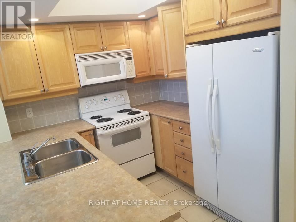 1716 - 15 NORTHTOWN WAY Image 8