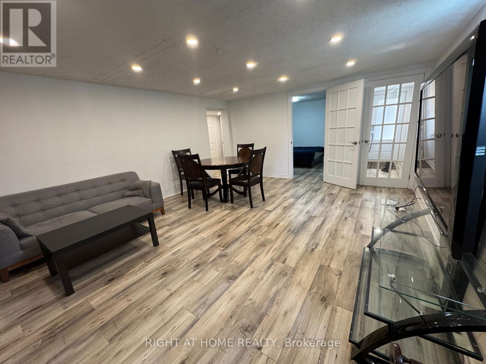 324 BURNETT AVENUE Image 10