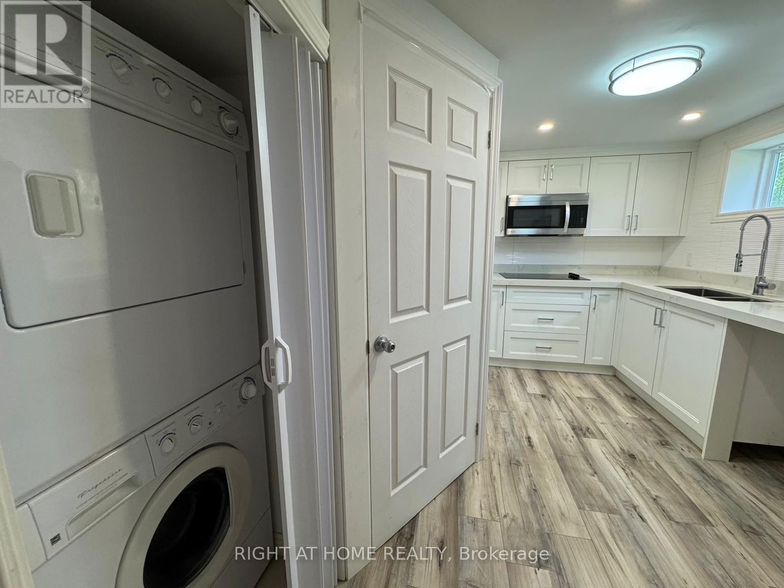 324 BURNETT AVENUE Image 13