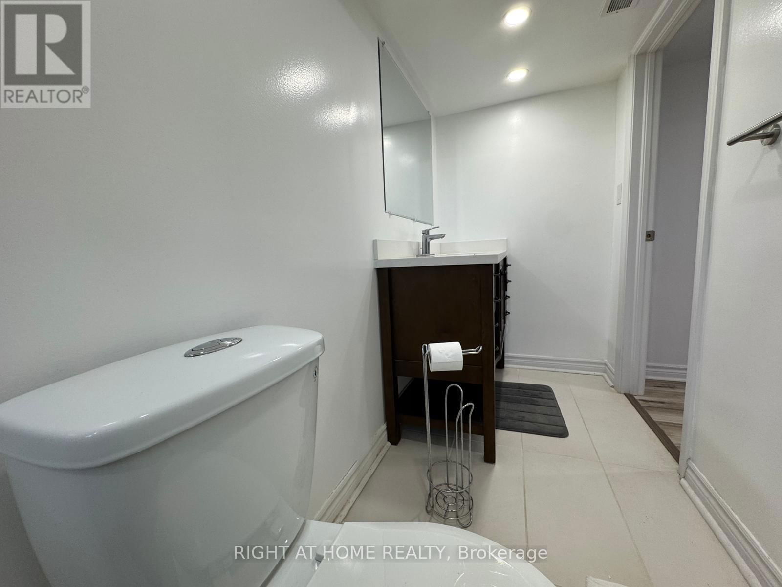 324 BURNETT AVENUE Image 15