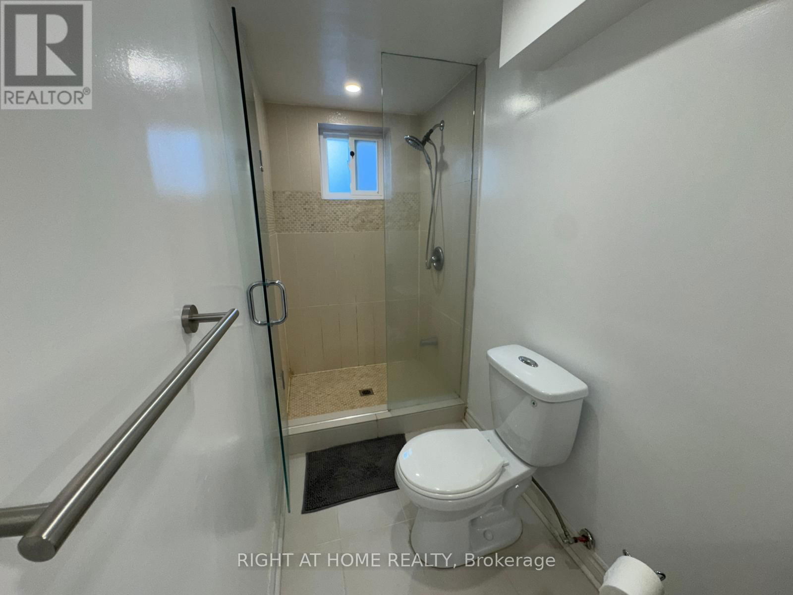 324 BURNETT AVENUE Image 16