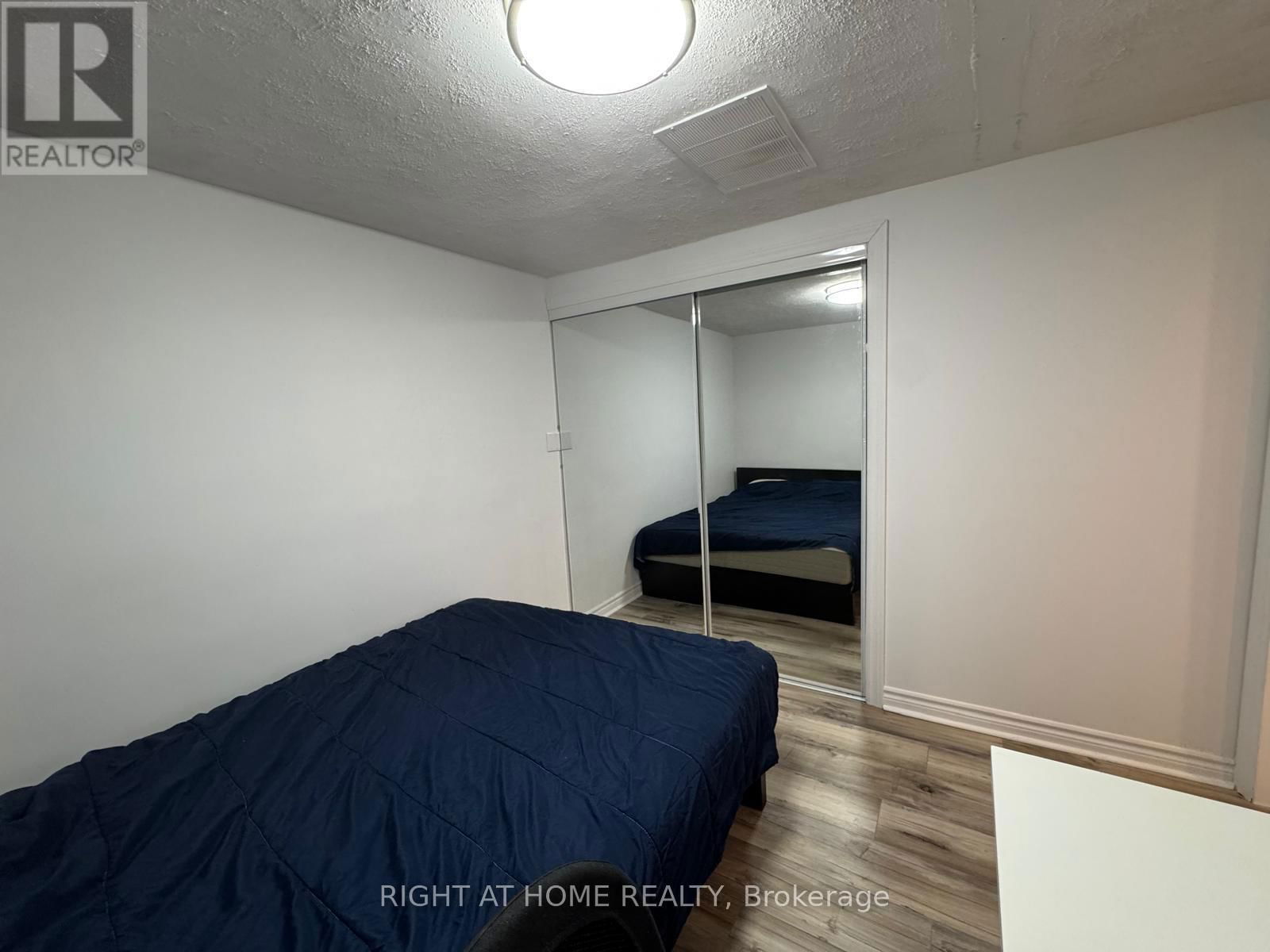 324 BURNETT AVENUE Image 18
