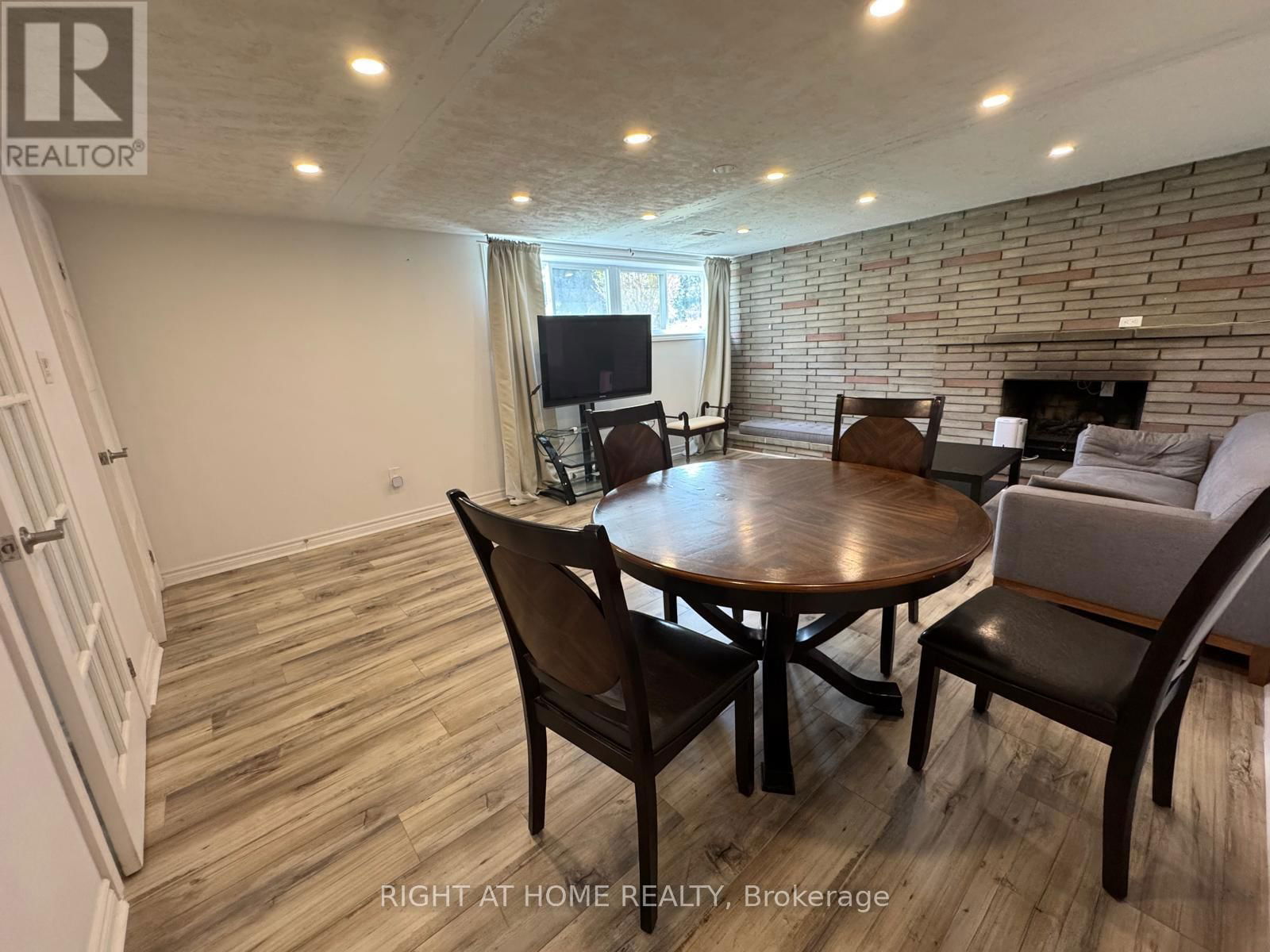 324 BURNETT AVENUE Image 19
