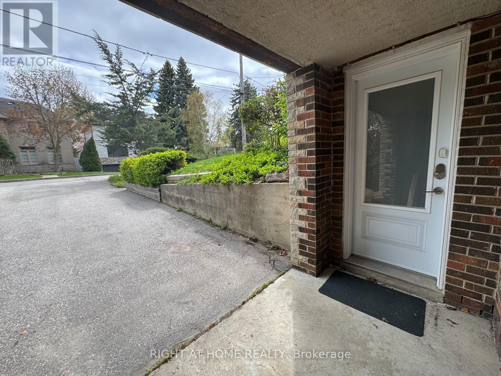 324 BURNETT AVENUE Image 4
