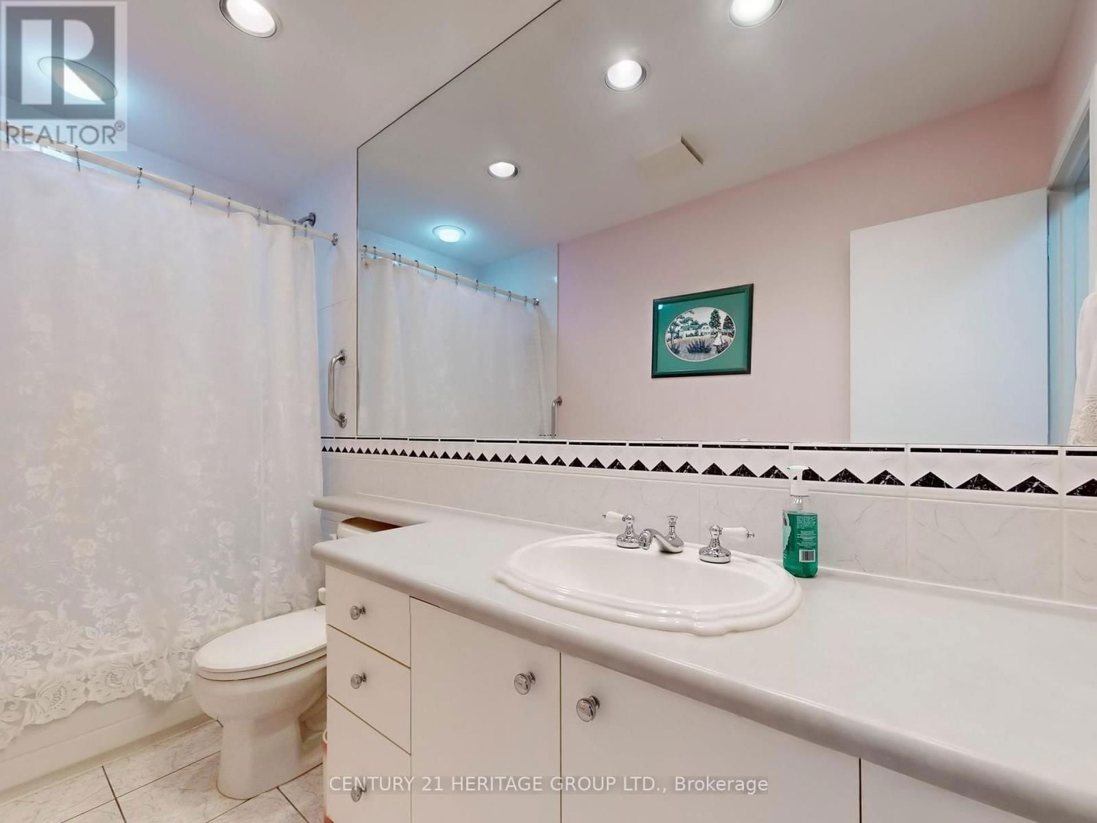 45 REIBER CRESCENT Image 16