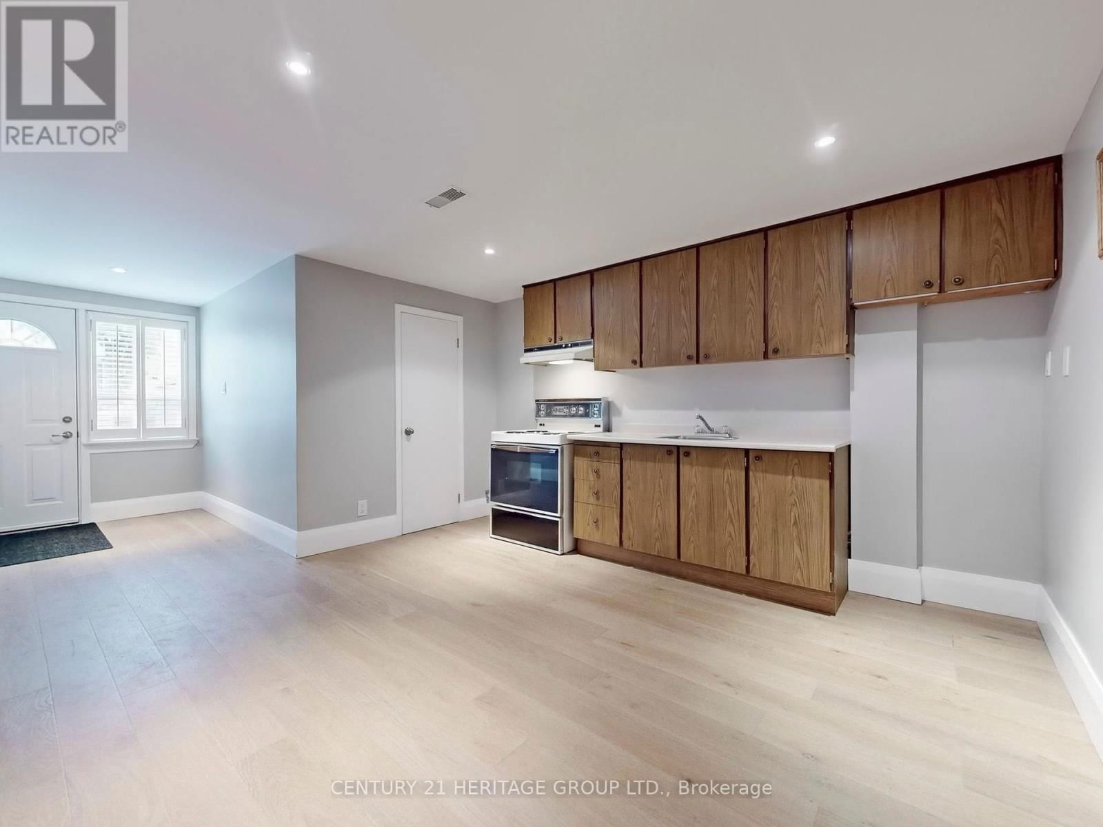 45 REIBER CRESCENT Image 18