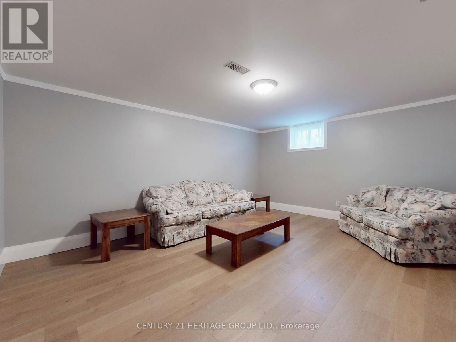 45 REIBER CRESCENT Image 20