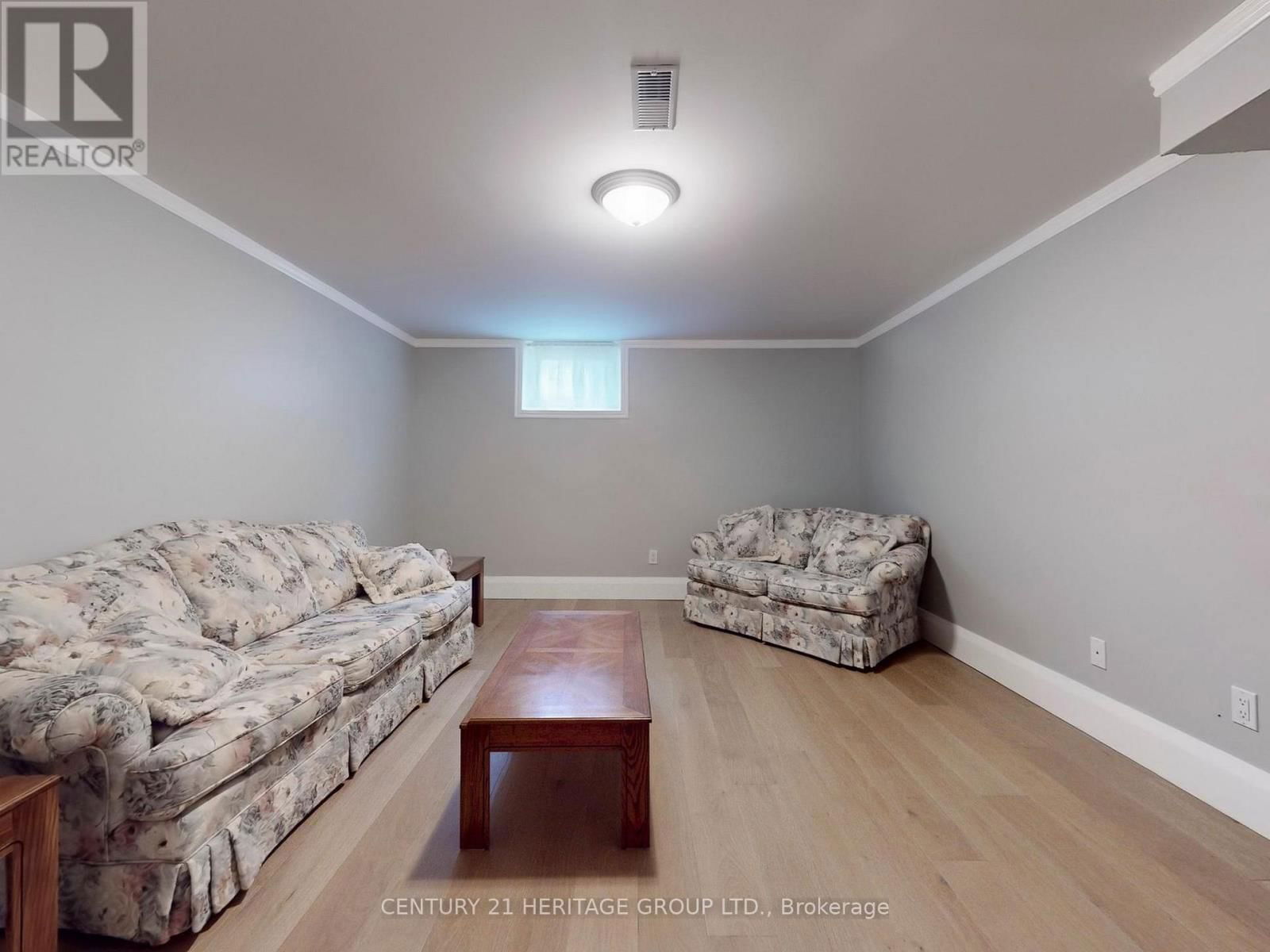 45 REIBER CRESCENT Image 21