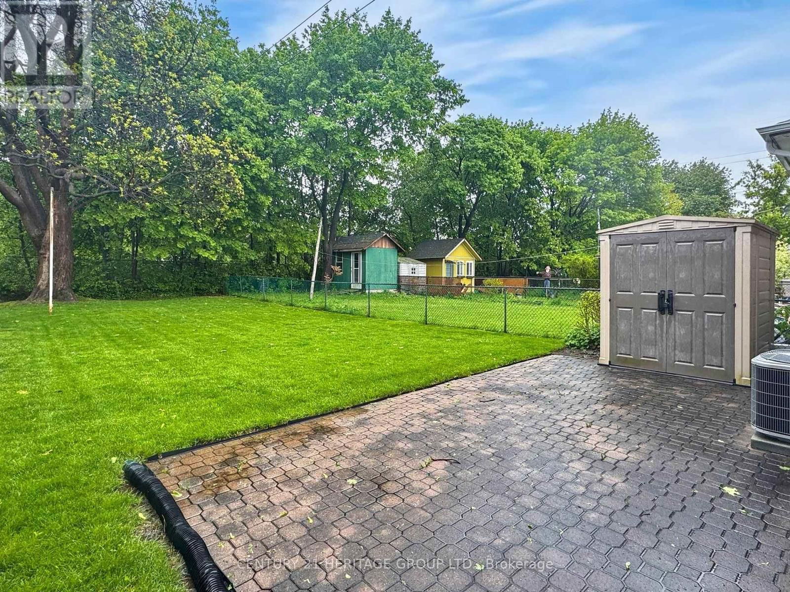 45 REIBER CRESCENT Image 24