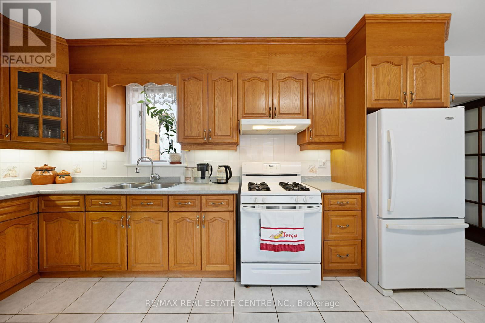14 CHURCHILL AVENUE Image 10