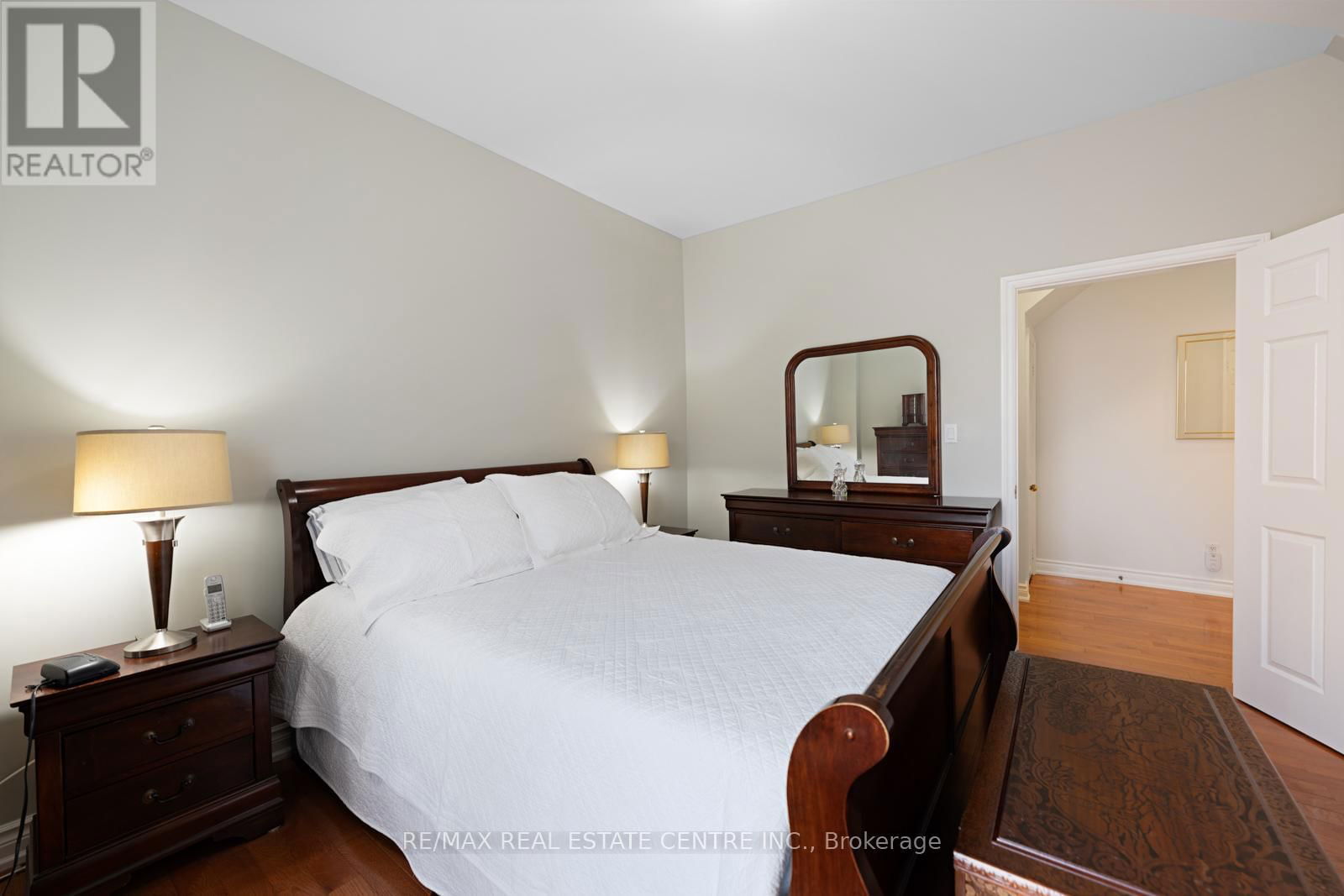 14 CHURCHILL AVENUE Image 13