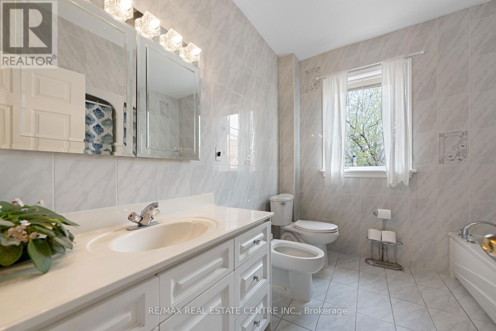14 CHURCHILL AVENUE Image 14