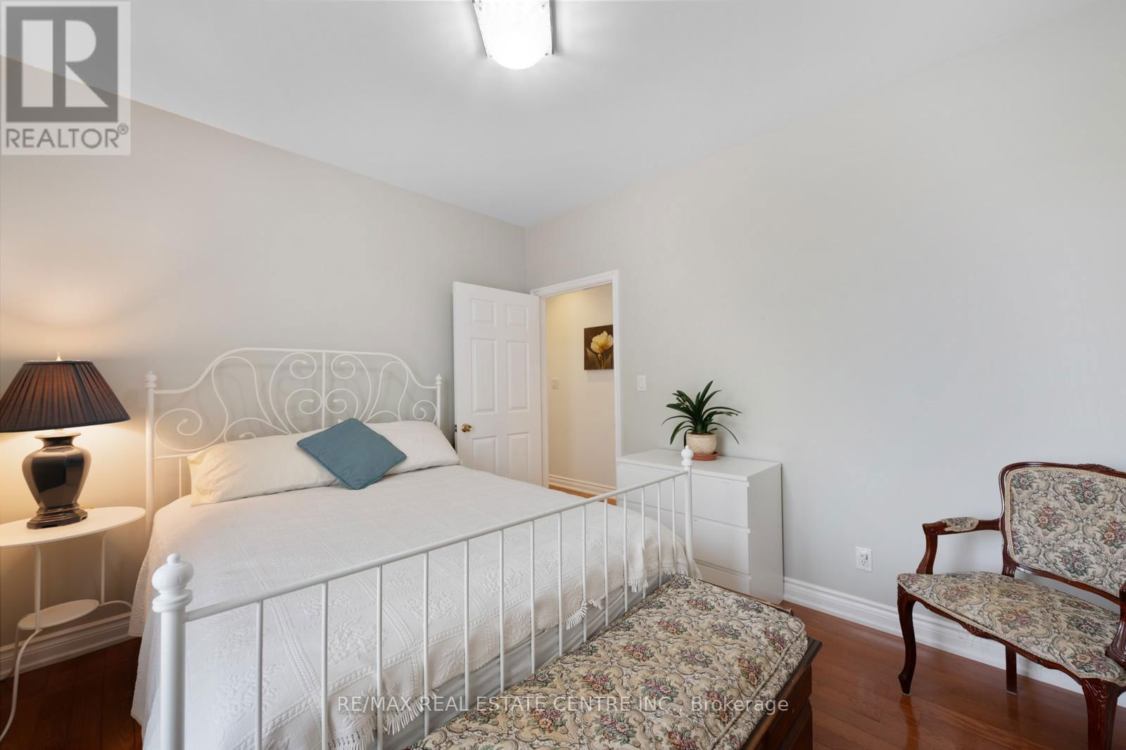 14 CHURCHILL AVENUE Image 16
