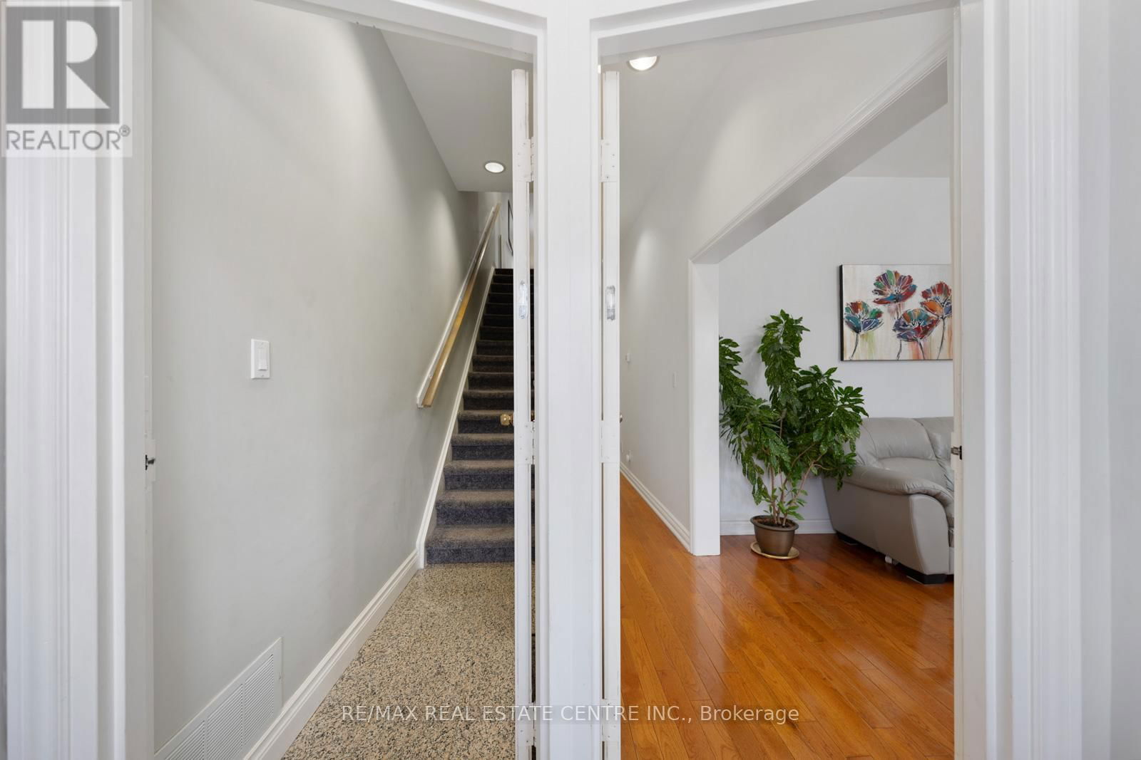 14 CHURCHILL AVENUE Image 17