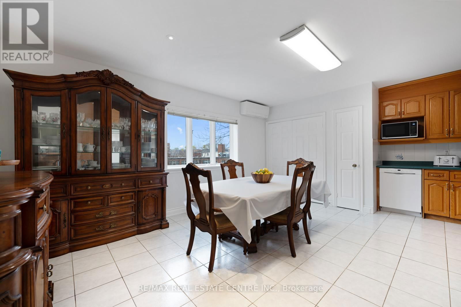 14 CHURCHILL AVENUE Image 21