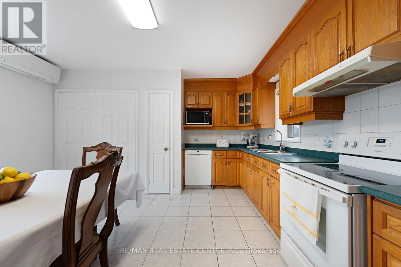 14 CHURCHILL AVENUE Image 22