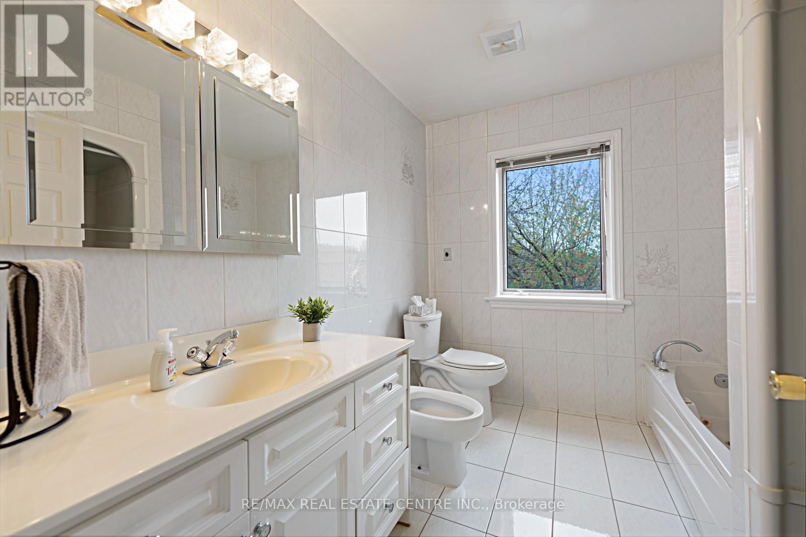 14 CHURCHILL AVENUE Image 29