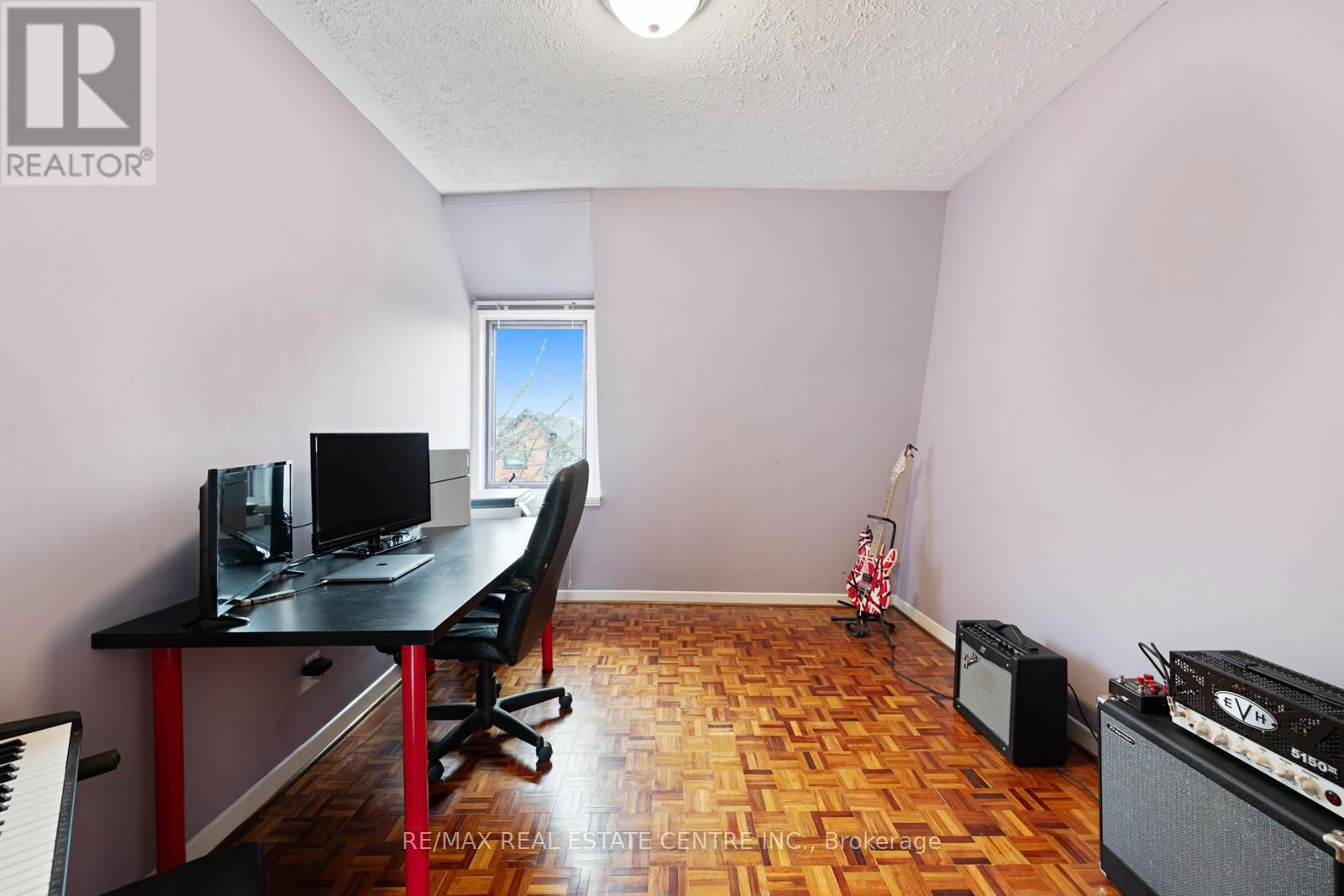 14 CHURCHILL AVENUE Image 33
