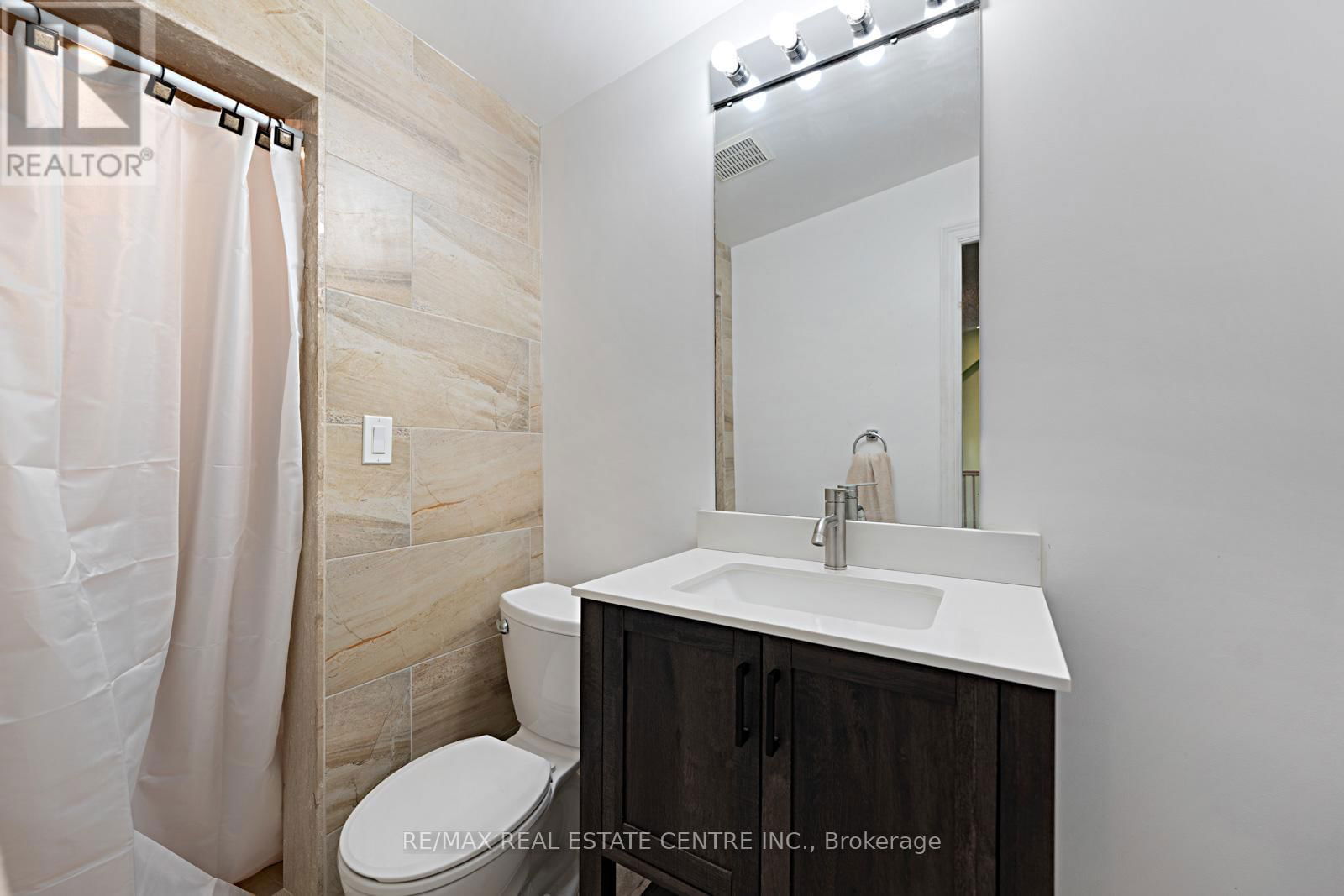 14 CHURCHILL AVENUE Image 35