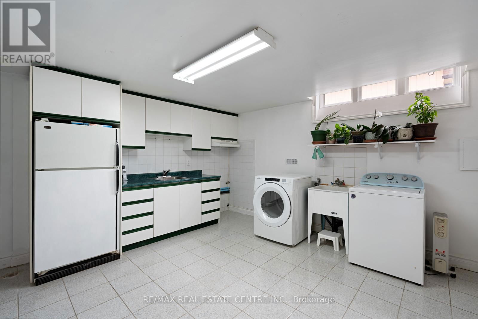 14 CHURCHILL AVENUE Image 37
