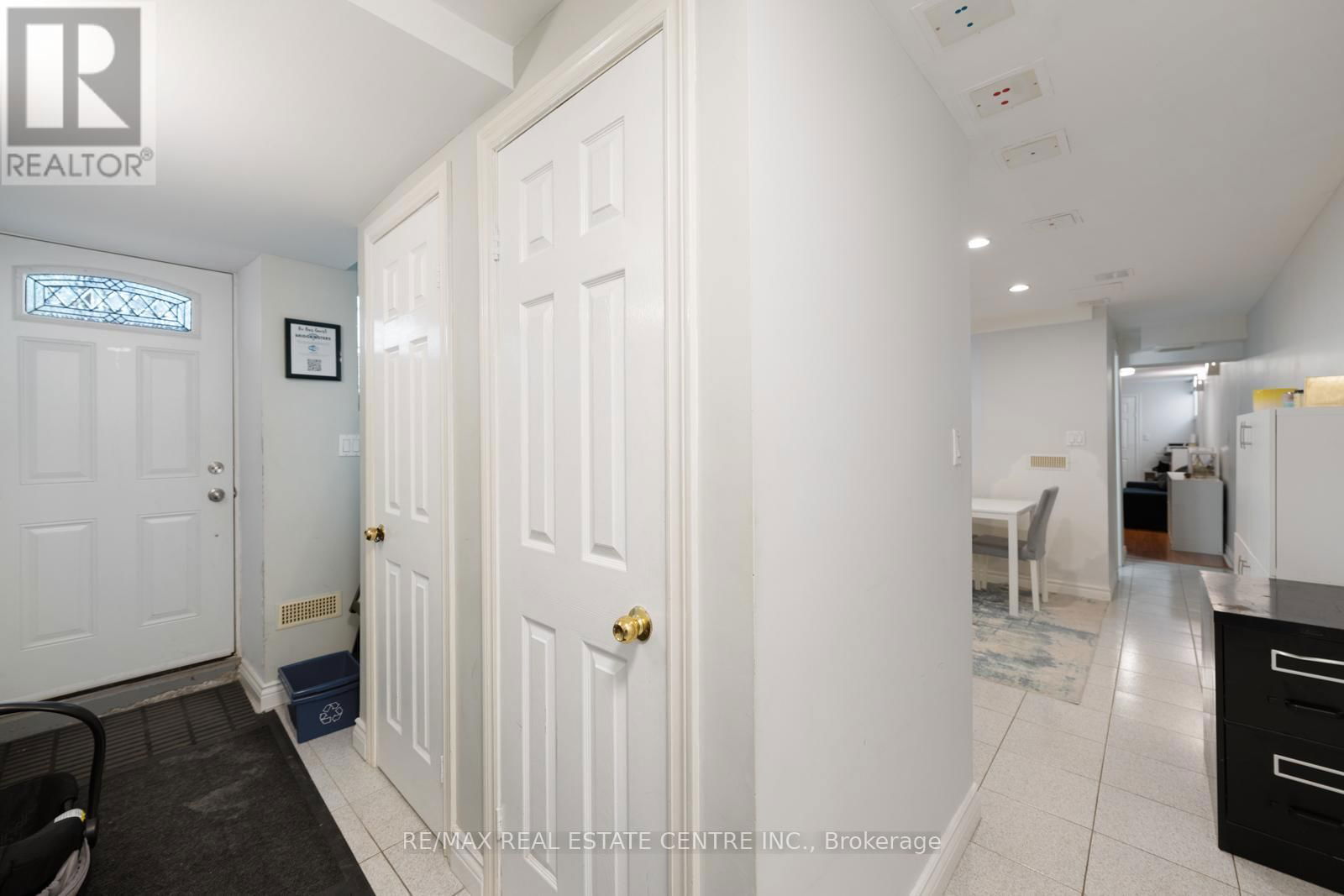 14 CHURCHILL AVENUE Image 38