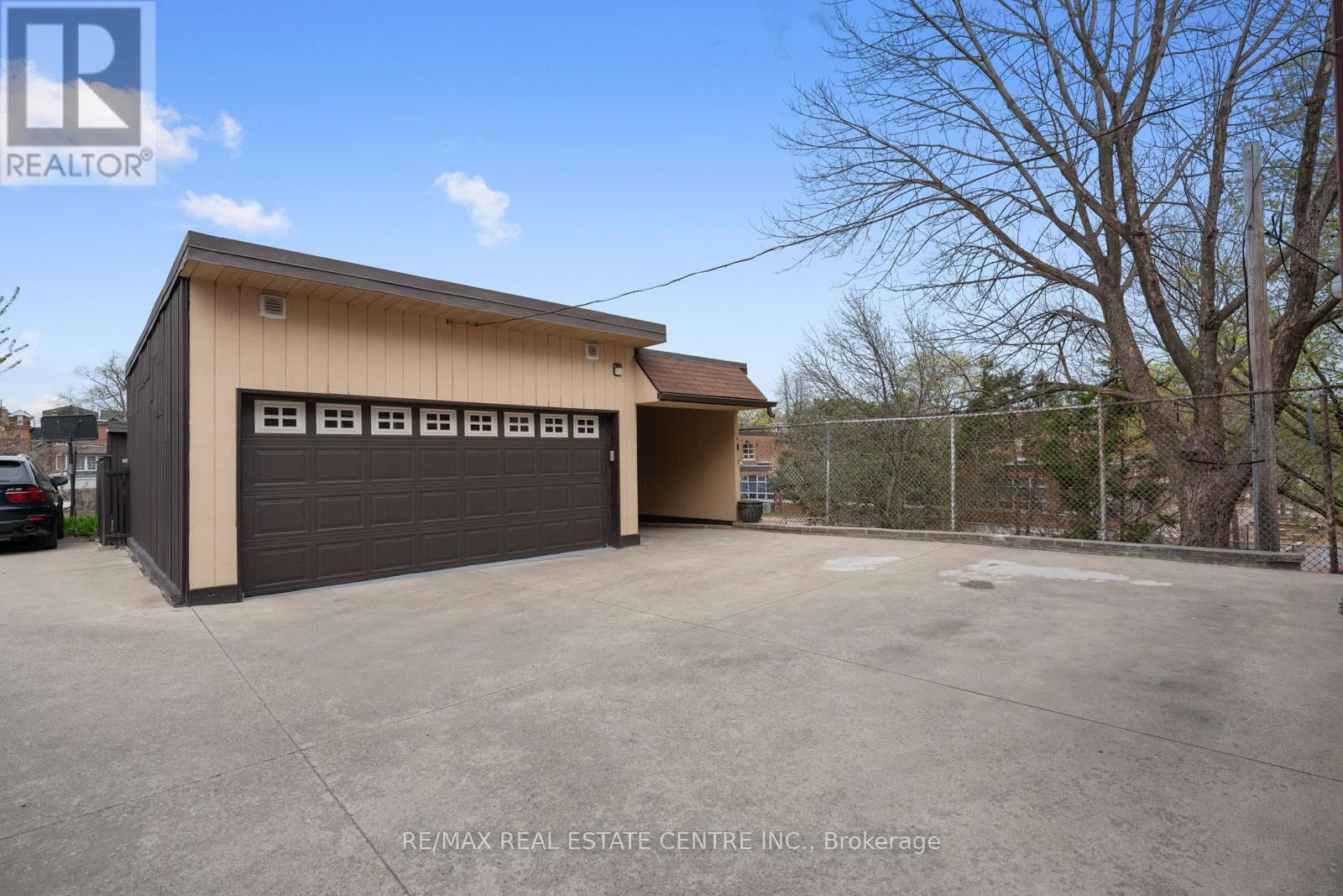 14 CHURCHILL AVENUE Image 44