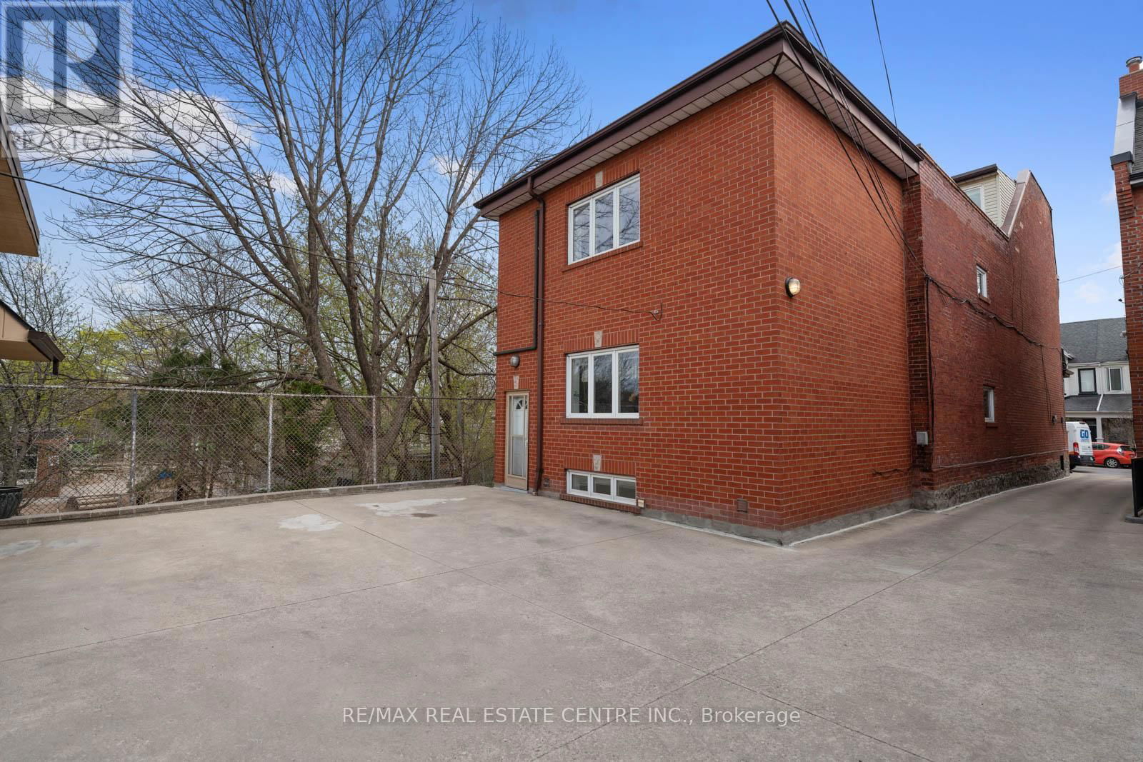 14 CHURCHILL AVENUE Image 45
