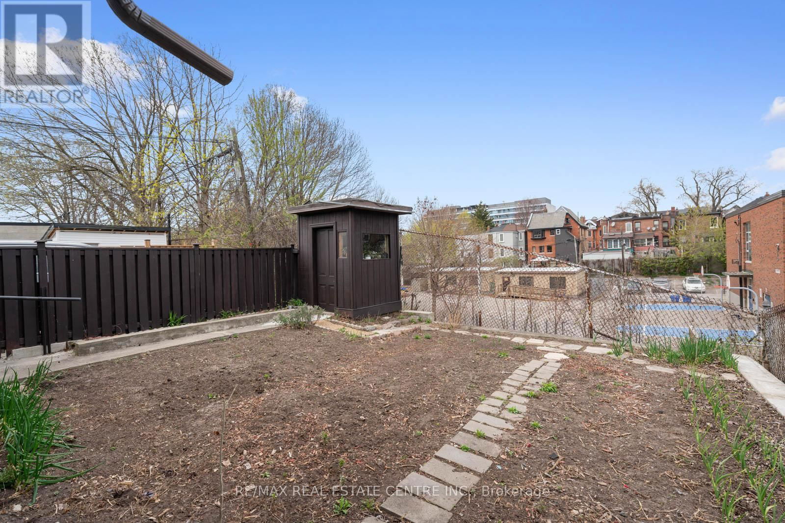 14 CHURCHILL AVENUE Image 47