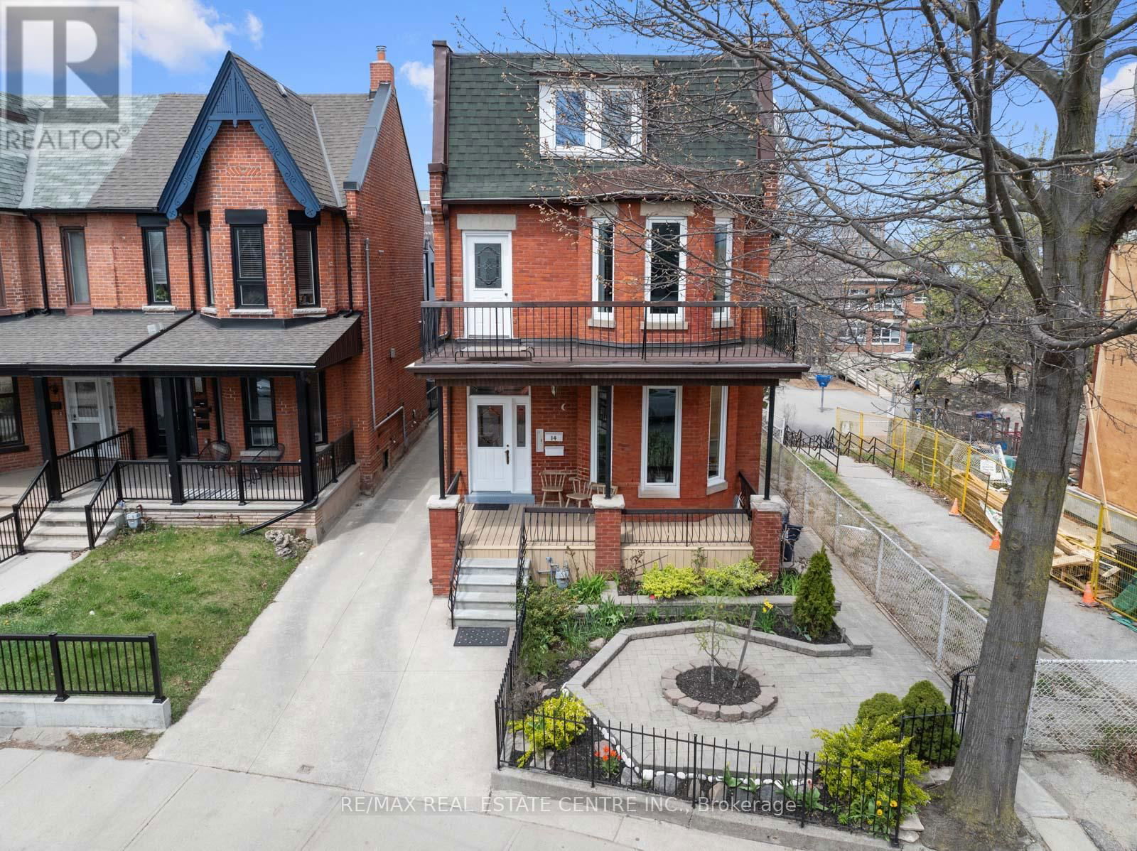 14 CHURCHILL AVENUE Image 48