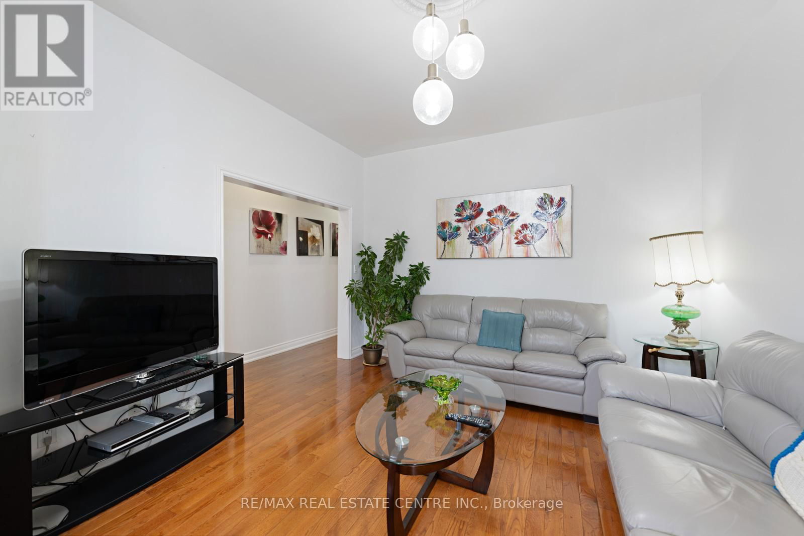 14 CHURCHILL AVENUE Image 7