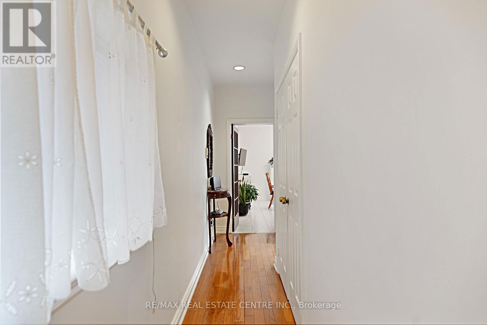 14 CHURCHILL AVENUE Image 8