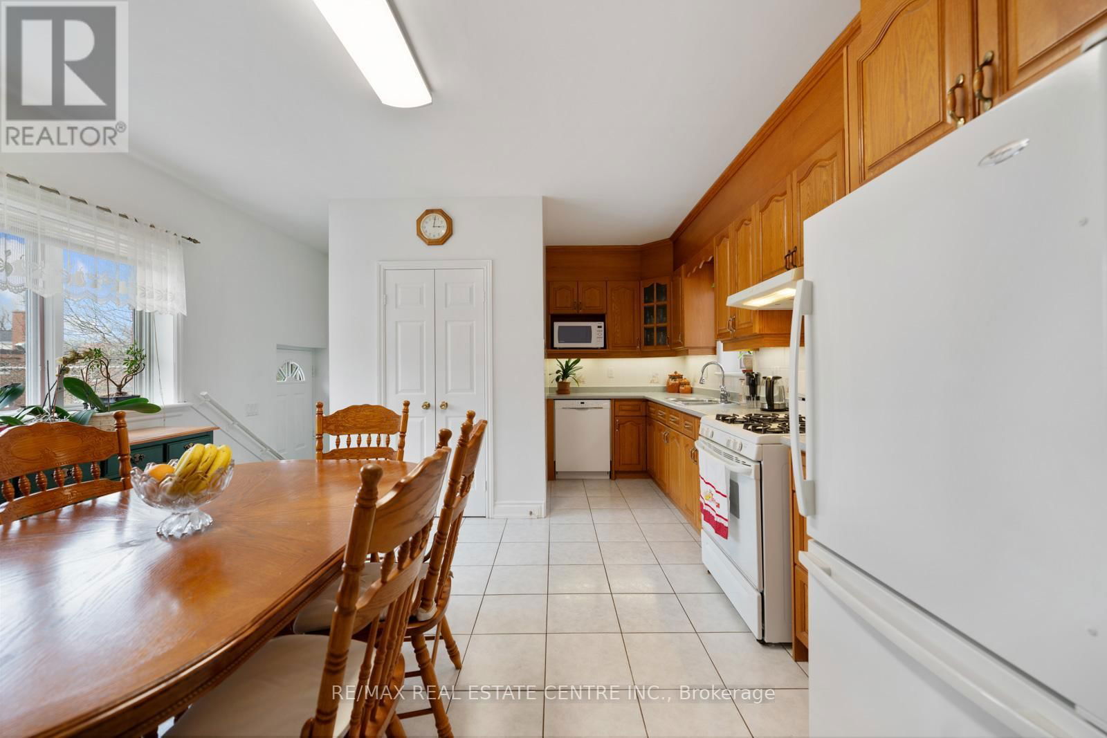 14 CHURCHILL AVENUE Image 9