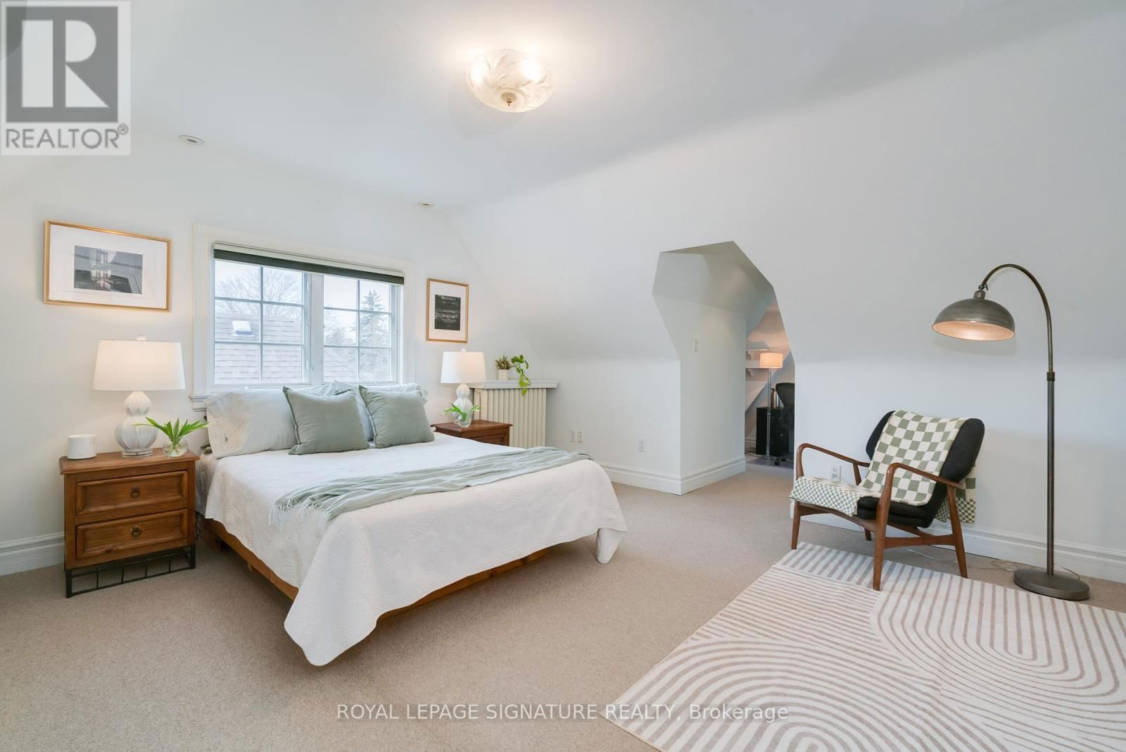 18 WEYBOURNE CRESCENT Image 14