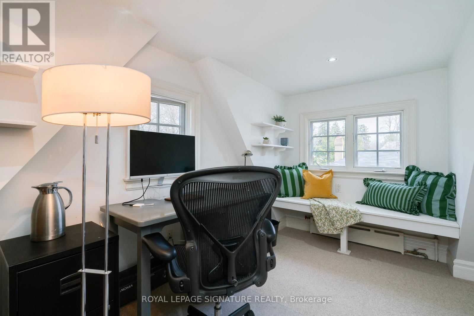 18 WEYBOURNE CRESCENT Image 15