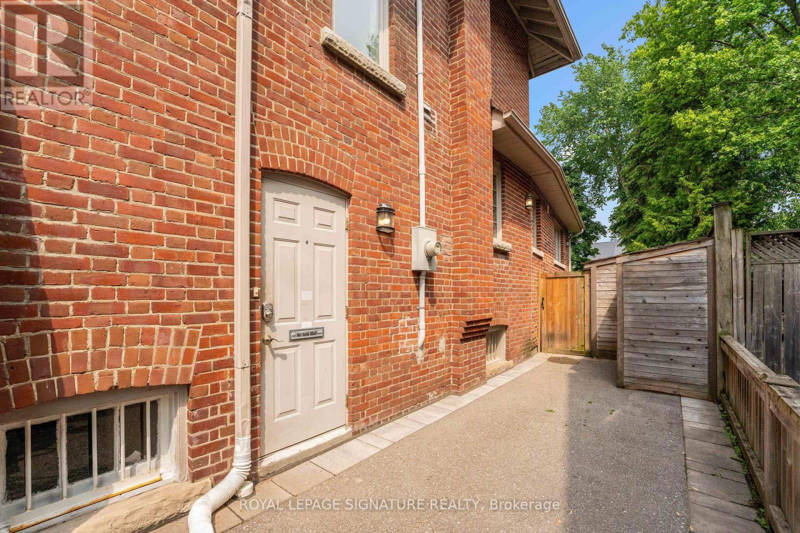 18 WEYBOURNE CRESCENT Image 18