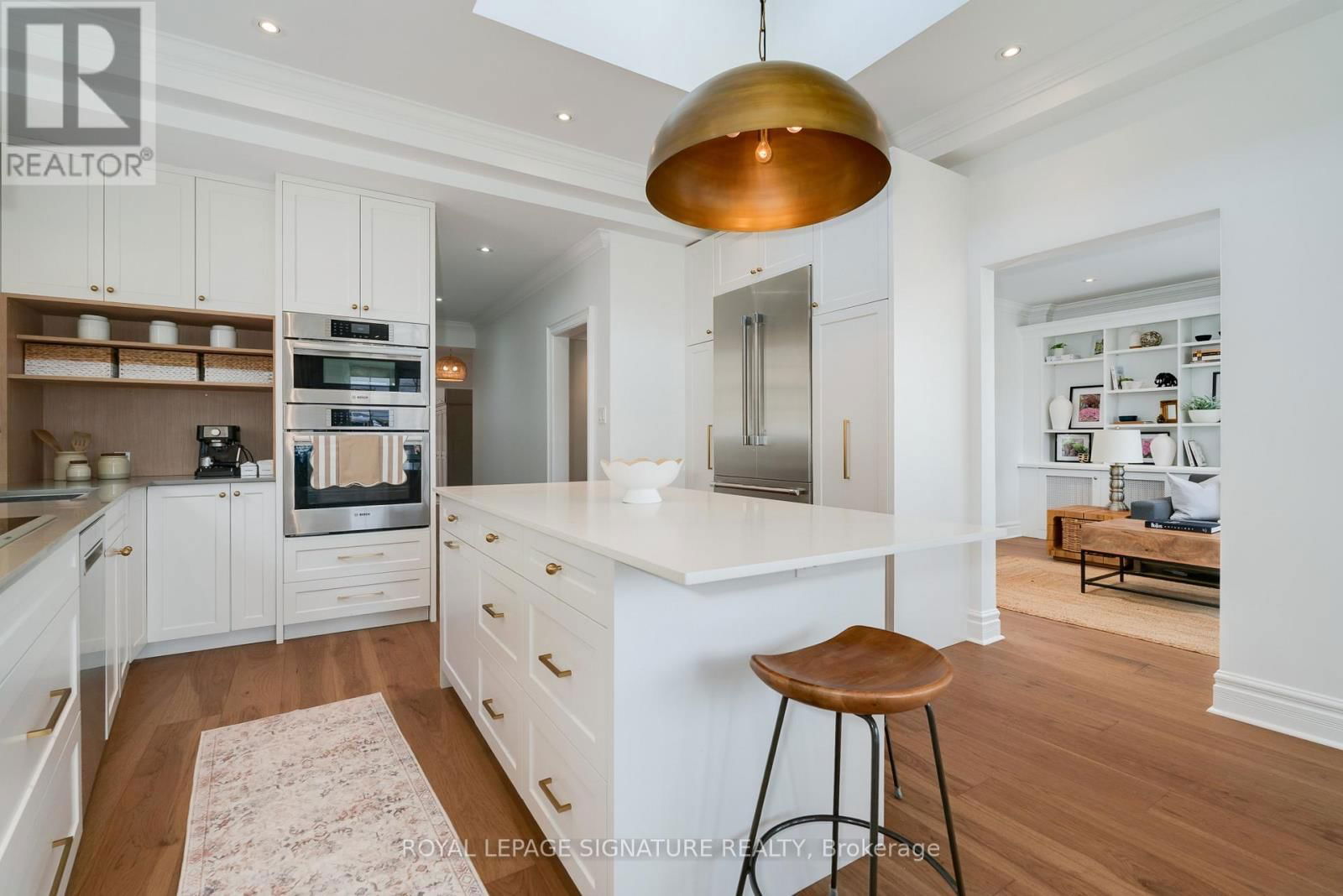 18 WEYBOURNE CRESCENT Image 4