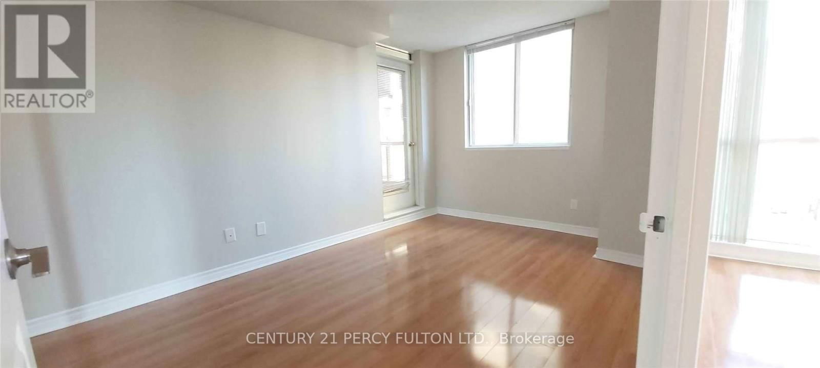 1512 - 736 BAY STREET Image 11