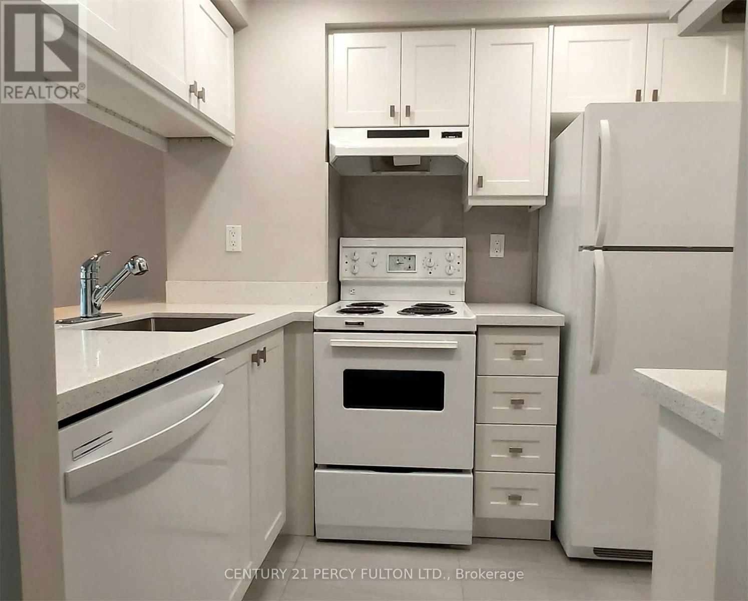 1512 - 736 BAY STREET Image 3