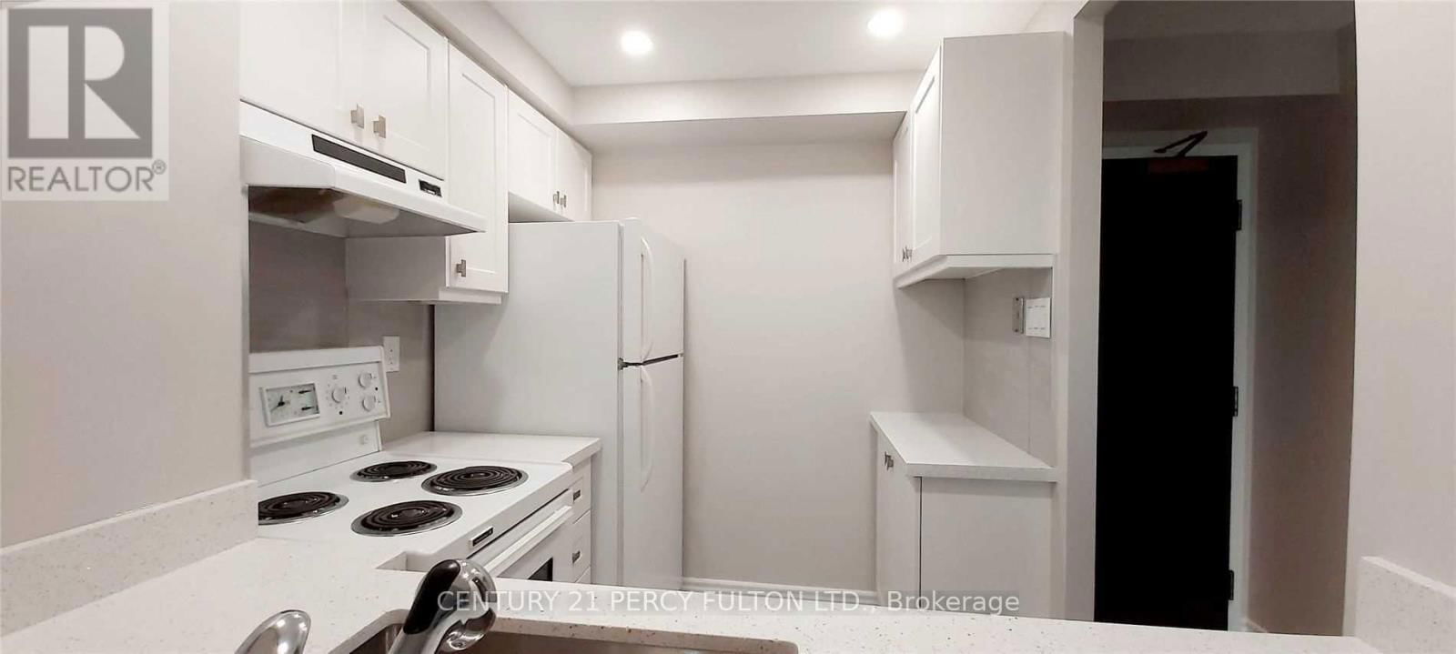 1512 - 736 BAY STREET Image 4
