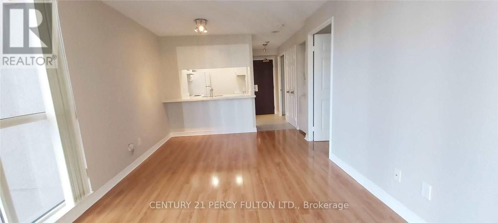 1512 - 736 BAY STREET Image 7