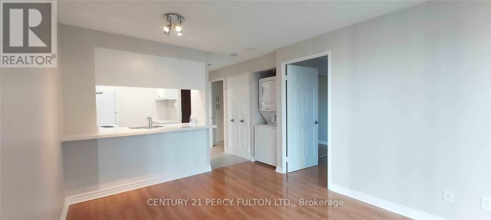 1512 - 736 BAY STREET Image 8