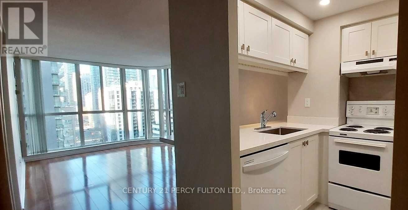 1512 - 736 BAY STREET Image 9