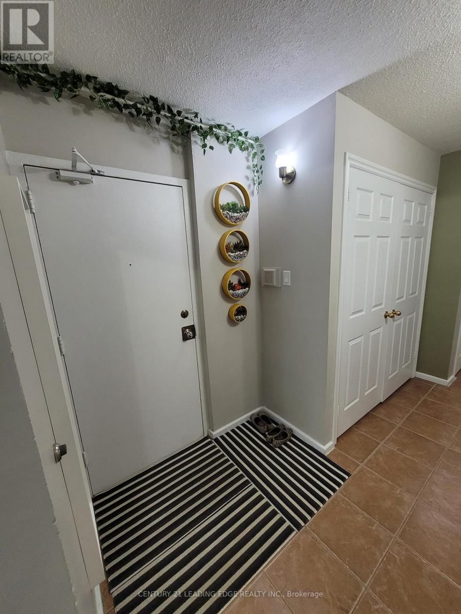 2201 - 10 SUNNY GLENWAY Image 1