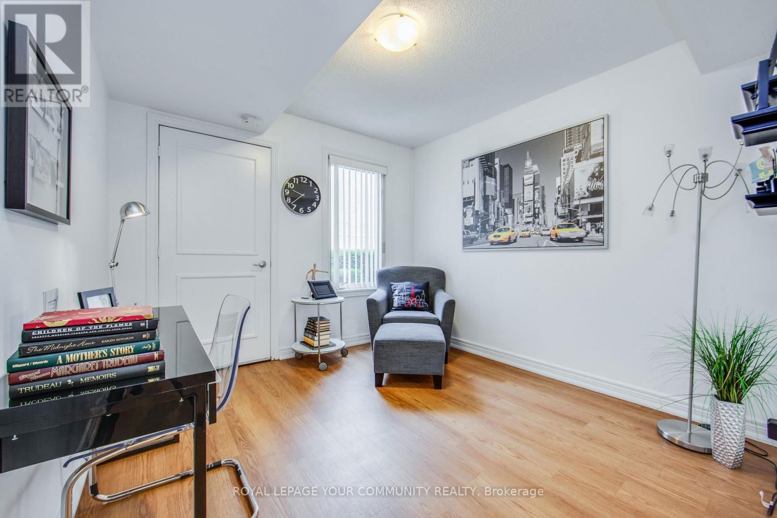 101 - 130 VANDERHOOF AVENUE Image 9